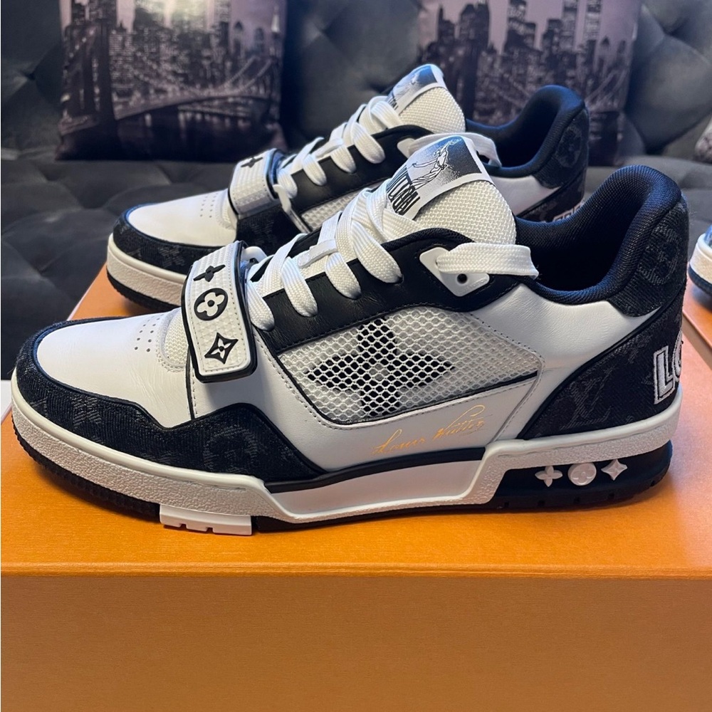 LOUIS VUITTON SNEAKERS